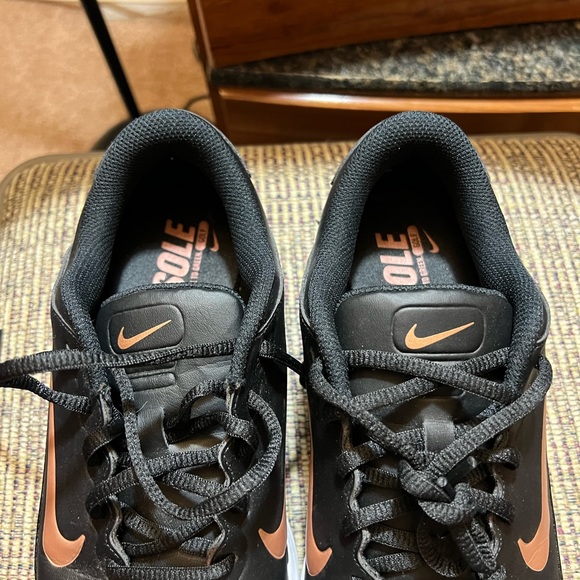 nike womens shoe size 9.5 like new. accept offers - Picture 3 of 5